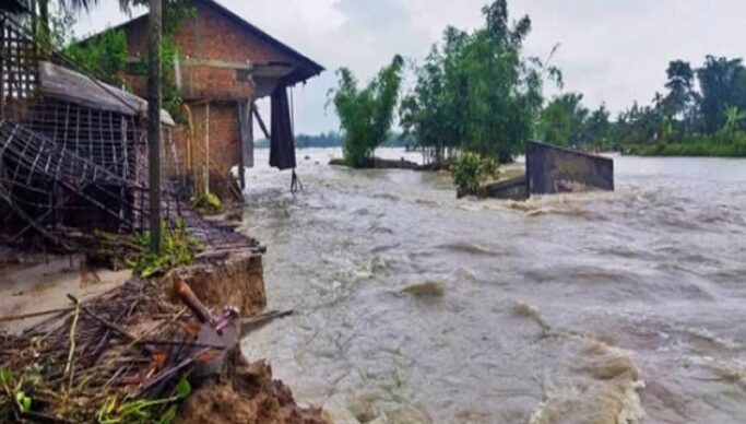 Assam Flood: बाढ़ में खराब हुईं सदियों पुरानी पांडुलिपियां, संरक्षण के लिए शुरू हुआ इमरजेंसी अभियान
