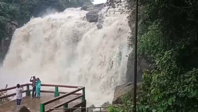 Jharkhand Weather Alert: बारिश में झारखंड घूमने का प्लान है?
