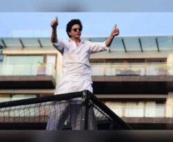 शाहरुख खान के ‘मन्नत’ में घुसा सांपों का जोड़ा