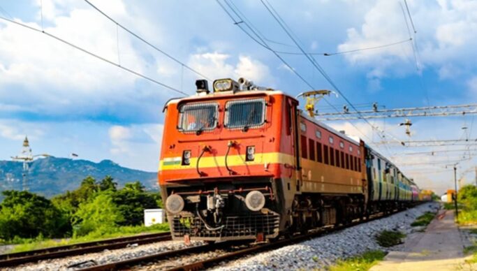Patna to Gopalganj Train: पटना से गोपालगंज कौन सी ट्रेन बेहतर?