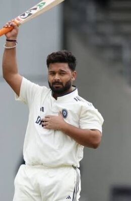 ऋषभ पंत ने गिल को पछाड़ा, टेस्ट में 100 छक्के लगाकर रचा इतिहास