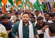 Patna RJD March: पटना में RJD का मार्च रोका, तेजस्वी यादव हिरासत में