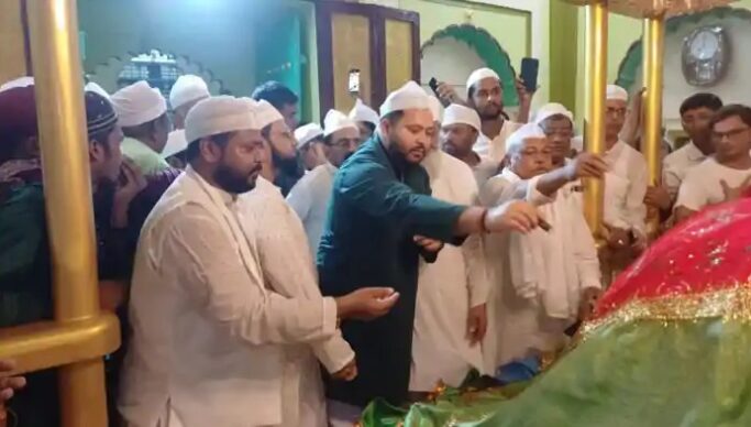 फुलवारी शरीफ: तेजस्वी यादव पहुंचे खानकाह मुजीबिया