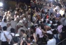दिल्ली के जंतर-मंतर पर आरक्षण सुधार को लेकर प्रदर्शन