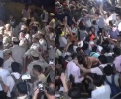दिल्ली के जंतर-मंतर पर आरक्षण सुधार को लेकर प्रदर्शन