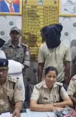 Dhanbad Petrol Pump Loot: बलियापुर में पेट्रोल पंप लूटकांड का खुलासा, दो आरोपी गिरफ्तार