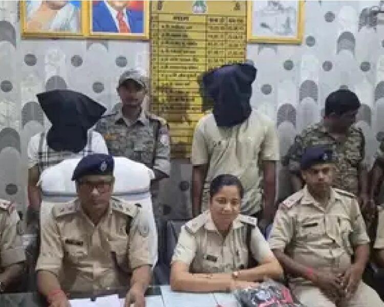 Dhanbad Petrol Pump Loot: बलियापुर में पेट्रोल पंप लूटकांड का खुलासा, दो आरोपी गिरफ्तार