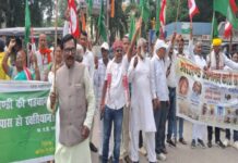 Ranchi News: झारखंड बंद के दौरान सड़क पर उतरे आंदोलनकारी, प्रशासन से बातचीत के बाद हटा जाम