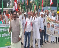 Ranchi News: झारखंड बंद के दौरान सड़क पर उतरे आंदोलनकारी, प्रशासन से बातचीत के बाद हटा जाम