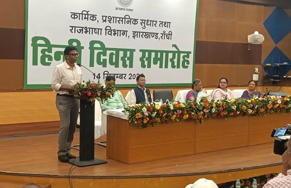 सरल हिंदी और पारदर्शी व्यवस्था से मजबूत होगा सुशासन”: प्रवीण टोप्पो