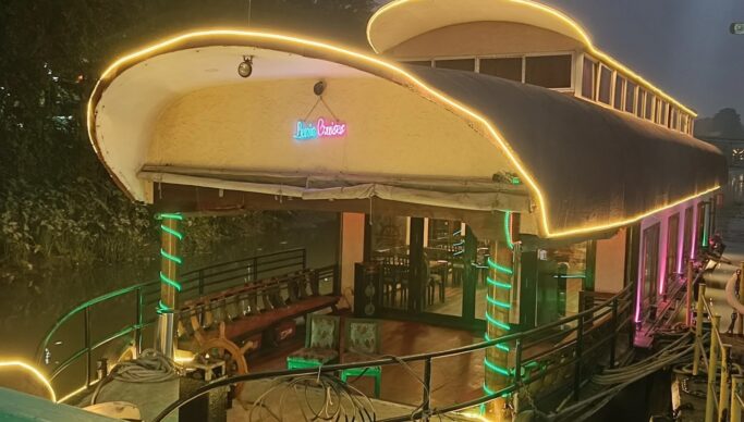 Hazaribagh Floating Restaurant: झील पर तैरता रेस्टोरेंट, दशहरा तक शुरू करने की तैयारी; पर्यटन से पर्यावरण तक उठे सवाल