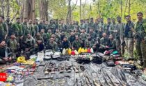 Naxal Surrender: हथियार छोड़ने के बाद भी गांव वापसी की राह मुश्किल