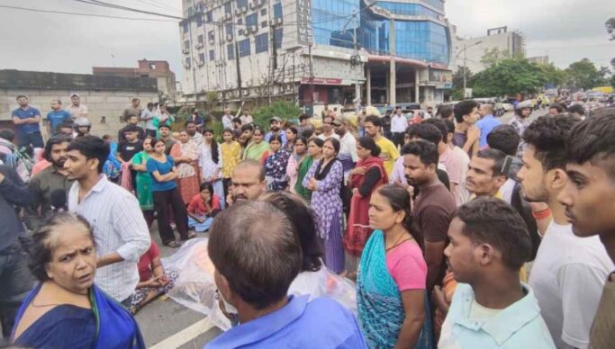 Ranchi Accident: बुजुर्ग की मौत के बाद सड़क जाम, आरोपी कार चालक की पहचान