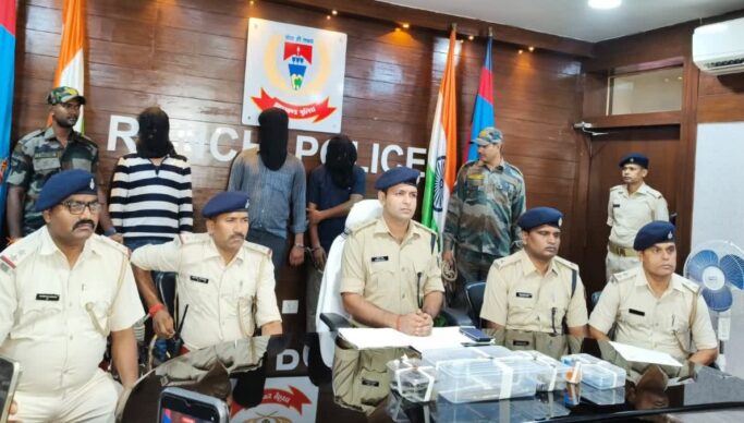 Ranchi Crime News: हथियार के साथ तीन आरोपी गिरफ्तार