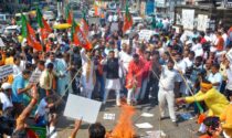 खरगे के बयान पर बिहार में बवाल, भाजपा ने निकाला मार्च और जलाया राहुल गांधी का पोस्टर