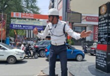 रांची में सड़क दुर्घटनाएं रोकने की पहल, मुफ्त हेलमेट बांटकर लोगों को दिलाई गई शपथ