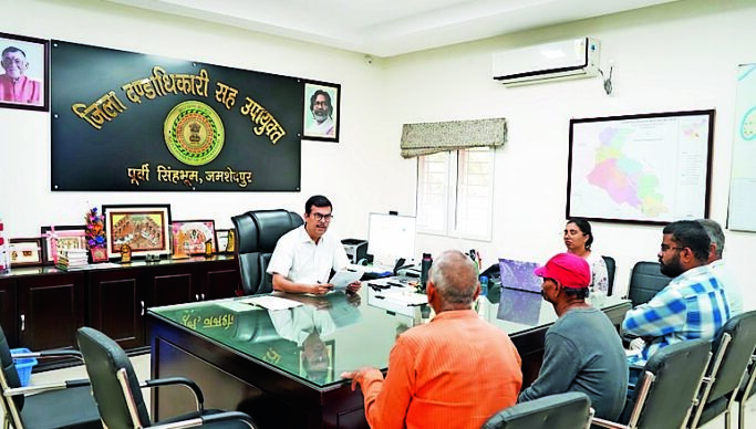 जन शिकायत निवारण दिवस पर डीसी राजीव रंजन ने सुनीं फरियाद, अधिकारियों को समय-सीमा में कार्रवाई का आदेश