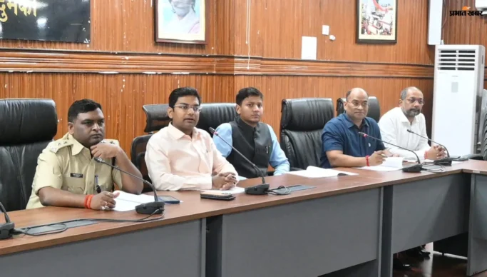 दीपावली-छठ से पहले दुमका प्रशासन की तैयारी तेज, सुबह अर्घ्य के समय बढ़ेगी पुलिस गश्ती