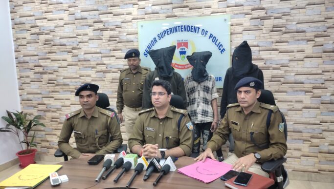 जमशेदपुर में दुकानों को निशाना बनाने वाला आरोपी गिरफ्तार, लैपटॉप और मोबाइल बरामद