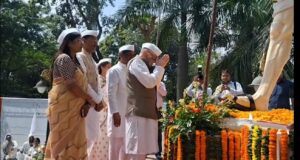 रांची में गांधी जयंती पर बापू को नमन, CM हेमंत सोरेन और राज्यपाल ने दी श्रद्धांजलिरांची में गांधी जयंती पर बापू को नमन, CM हेमंत सोरेन और राज्यपाल ने दी श्रद्धांजलि