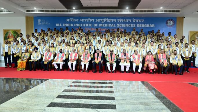 राज्यपाल ने डॉक्टरों को दिया सेवा और संवेदना का संदेश