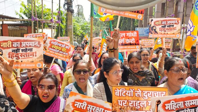Ranchi News: JNU प्रकरण पर भाजपा महिला मोर्चा का कांग्रेस भवन घेराव, राहुल-प्रियंका गांधी से मांगा जवाब