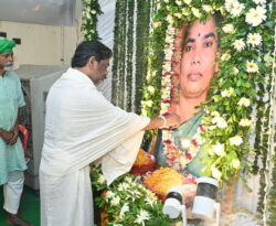 नेमरा में मां रूपी सोरेन की स्मृति में निभाए पारंपरिक रीति-रिवाज