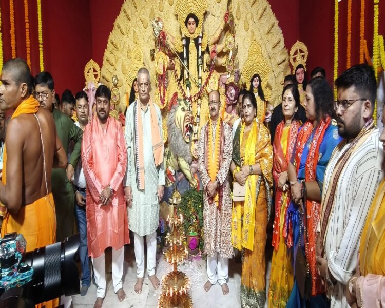 धनबाद: हरिणा बगान दुर्गा पूजा पंडाल का BCCL CMD ने किया उद्घाटन
