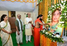 हेमंत सोरेन की मां के संस्कार भोज में पहुंचे बाबा रामदेव, नेमरा में हजारों लोगों ने दी श्रद्धांजलि