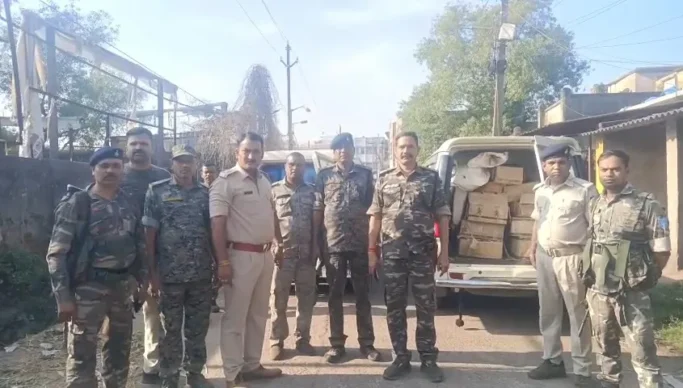 धनबाद में नकली विदेशी शराब बनाने का खुलासा, झरिया में छापेमारी से मचा हड़कंप