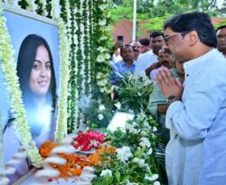 तृषा सिंह के द्वादशा कार्यक्रम में पहुंचे CM हेमंत सोरेन