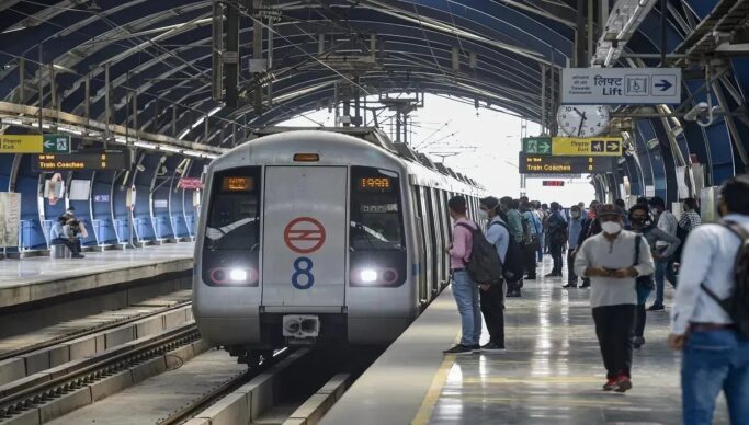 विपक्ष के मार्च से पहले 6 मेट्रो स्टेशन बंद, जानें ट्रैफिक अपडेट