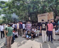 आदित्य की मौत के बाद दूसरे दिन भी प्रदर्शन, निदेशक के इस्तीफे की मांग