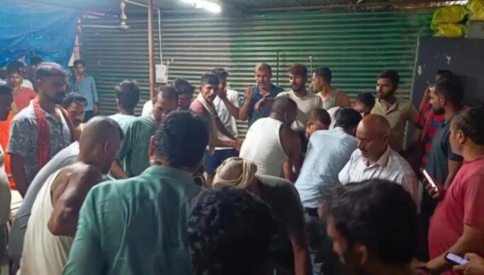 बिहार में नाव पलटने से 8 लोगों की मौत, भोज खाने जा रहे थे युवक और बच्चे
