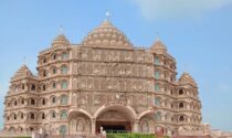 Ranchi: वाराणसी के स्वर्वेद महामंदिर की तर्ज पर बना पंडाल