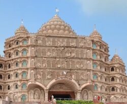 Ranchi: वाराणसी के स्वर्वेद महामंदिर की तर्ज पर बना पंडाल