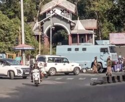 मणिपुर में फिर बढ़ा तनाव, मुख्यमंत्री के आवास के बाहर शव रखकर प्रदर्शन