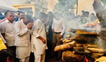 नेमरा में पंचतत्व में विलीन हुईं रूपी सोरेन, बेटे हेमंत ने दी मुखाग्नि