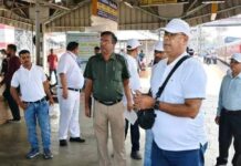 धनबाद जंक्शन पर DRM अखिलेश मिश्रा ने किया निरीक्षण, यात्रियों से जाना सुविधाओं का हाल