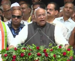 बिहार में खरगे ने उठाए वोट चोरी और सामाजिक न्याय के मुद्दे, कांग्रेस के सामने बड़ी चुनौती