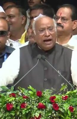 बिहार में खरगे ने उठाए वोट चोरी और सामाजिक न्याय के मुद्दे, कांग्रेस के सामने बड़ी चुनौती