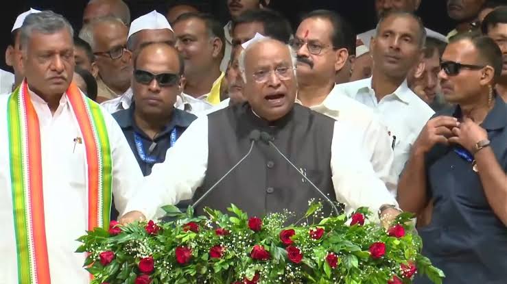 बिहार में खरगे ने उठाए वोट चोरी और सामाजिक न्याय के मुद्दे, कांग्रेस के सामने बड़ी चुनौती