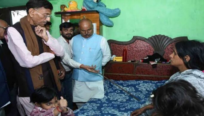 रांची में संजय केसरी के घर भीषण डकैती, केंद्रीय रक्षा राज्यमंत्री ने परिवार को दिया भरोसा