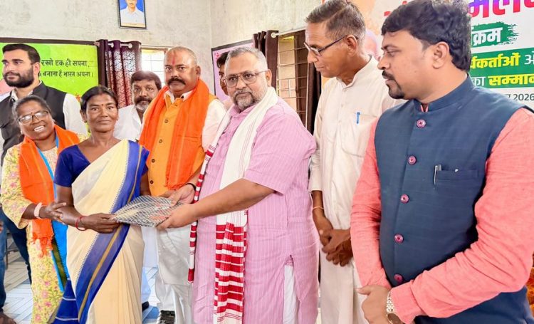 Ranchi News: महिलौंग में BJP का ‘आंगन मिलन सेवा’ कार्यक्रम, आंगनवाड़ी-सहिया दीदियां सम्मानित